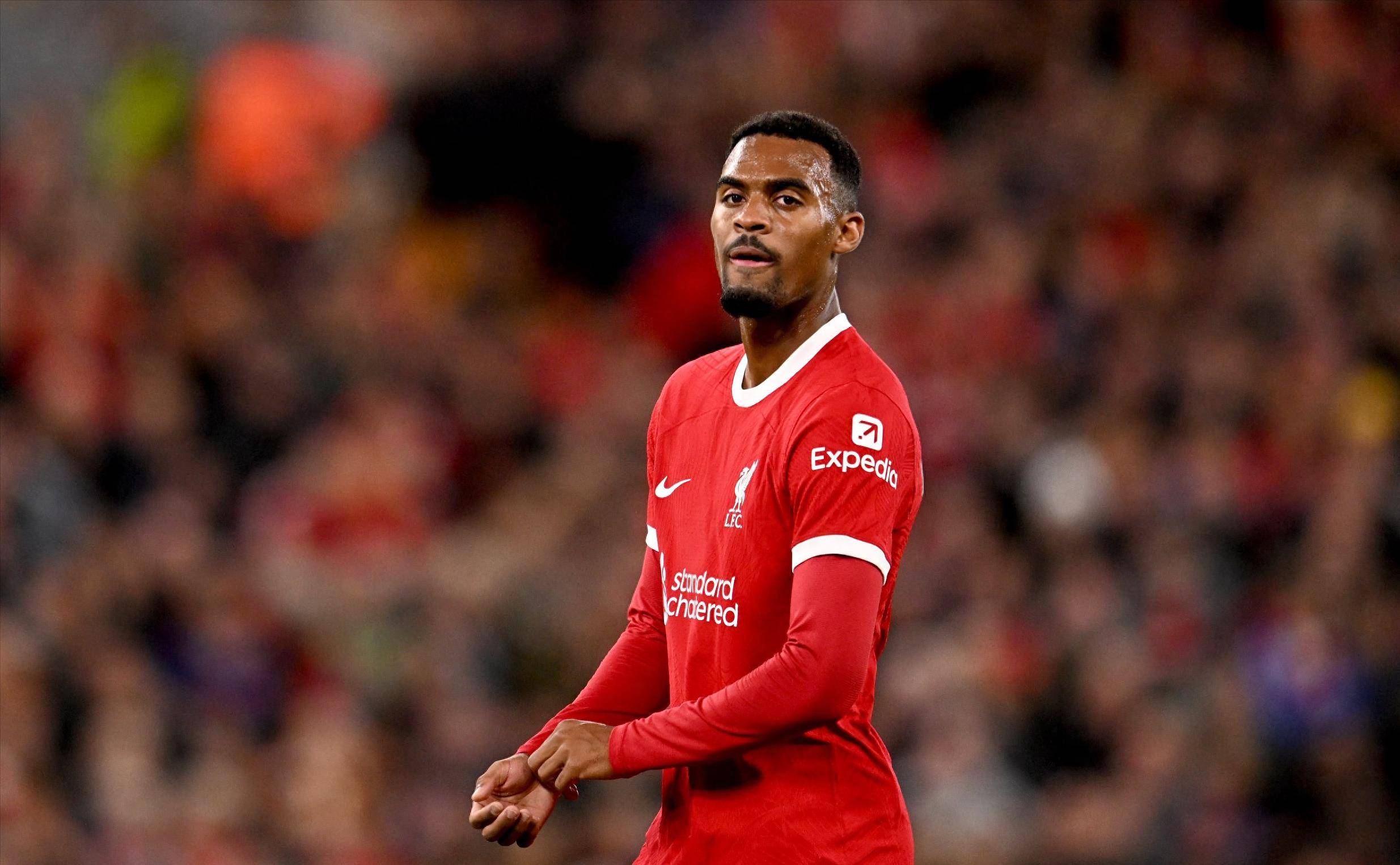 勇士主场告捷 库里外线手感回暖