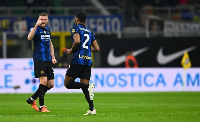 背靠背成败揭示风向：76人复仇猛龙，绿军绝杀失手，湖人三连败，谁在下轮抢位？