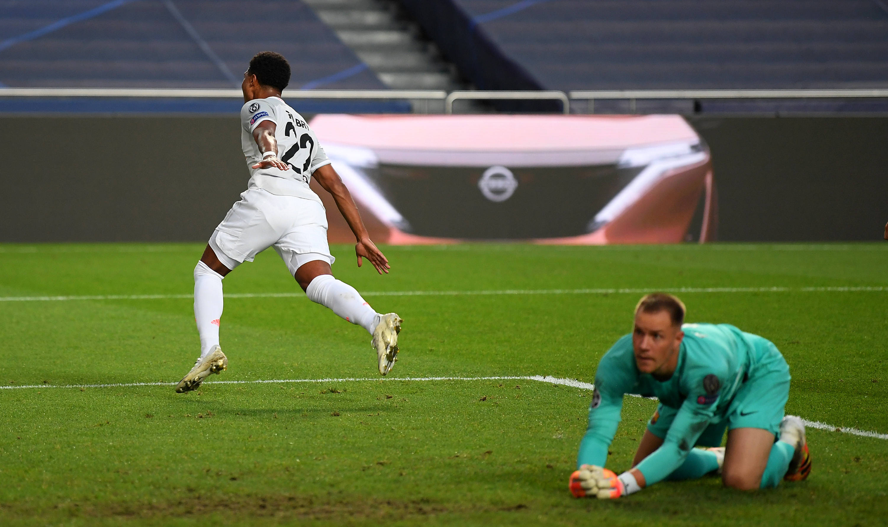 MSI赛程引发争议！BLG为Faker让路，观众怒喷拳头，中韩大战毁了