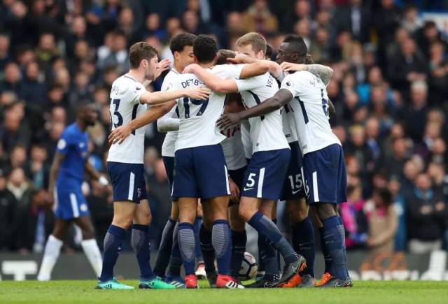 湖人逆转灰熊！拉拉维亚+双核轰88分，艾顿末节觉醒，替补仅11分